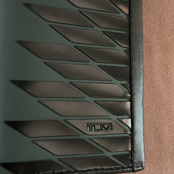 NWT Tumi Alpha multi window card case - Picture 5 of 5
